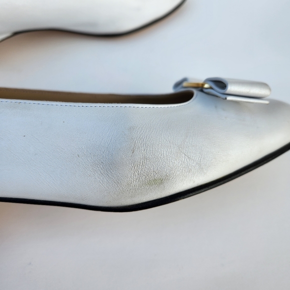 Salvatore Ferragamo Vintage '00 Vara White Leather Flats With Bow - Picture 6 of 15